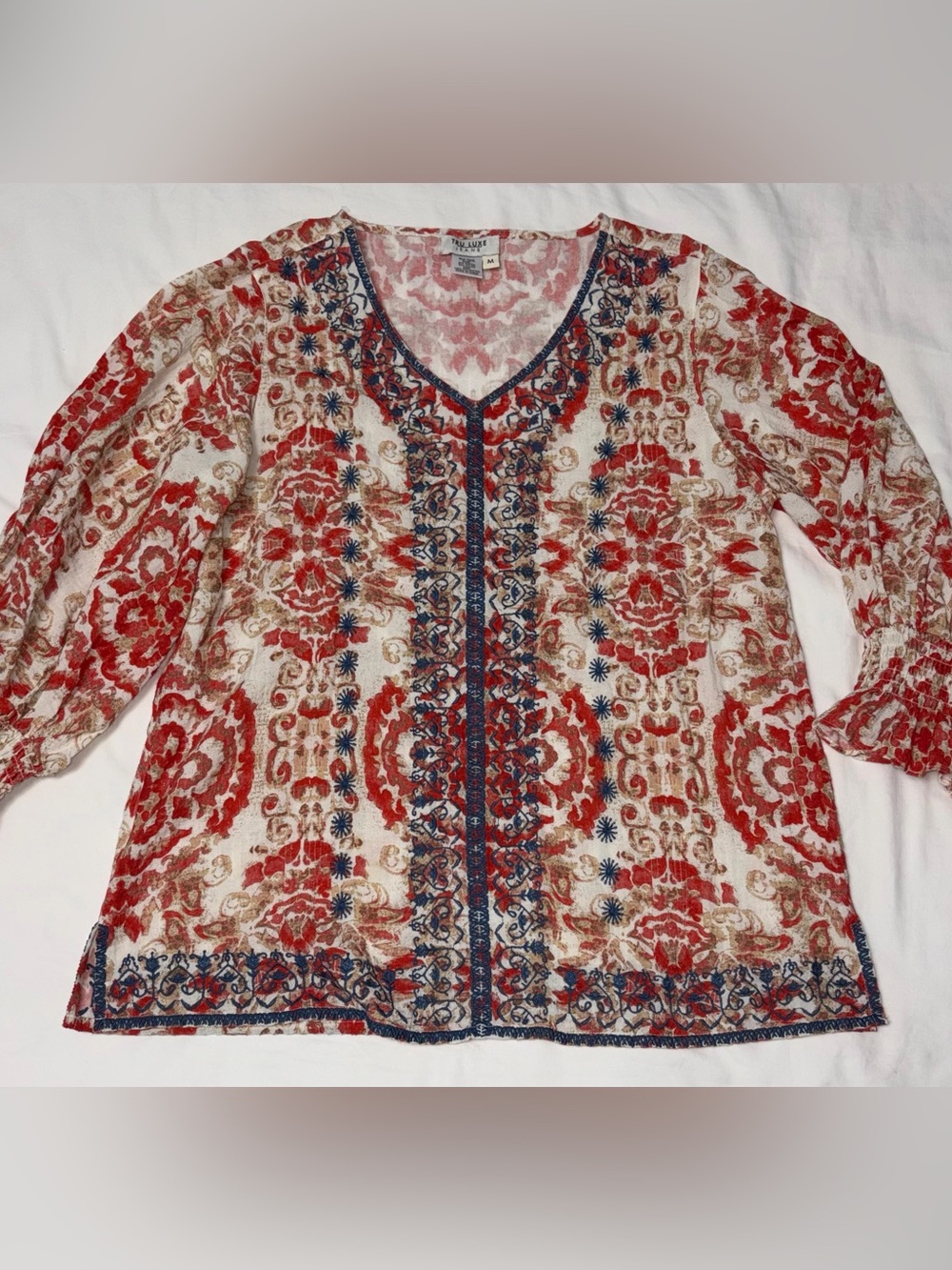 Tru Luxe Jeans paisley embroidered v-neck top sz M smoke free home